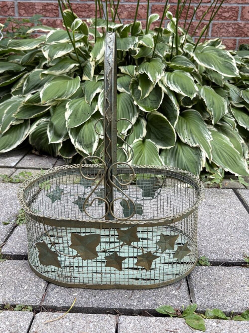 Vintage Wire Ivy Leaf Gathering Basket – Green Patina, Oval w/ Arched Handle